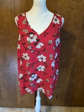 Chelsea & Theodore Red Floral V-Neck Tank